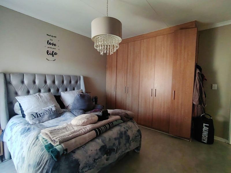 "Balcony Views & Easy Living in Prime Location!" - Photo 8