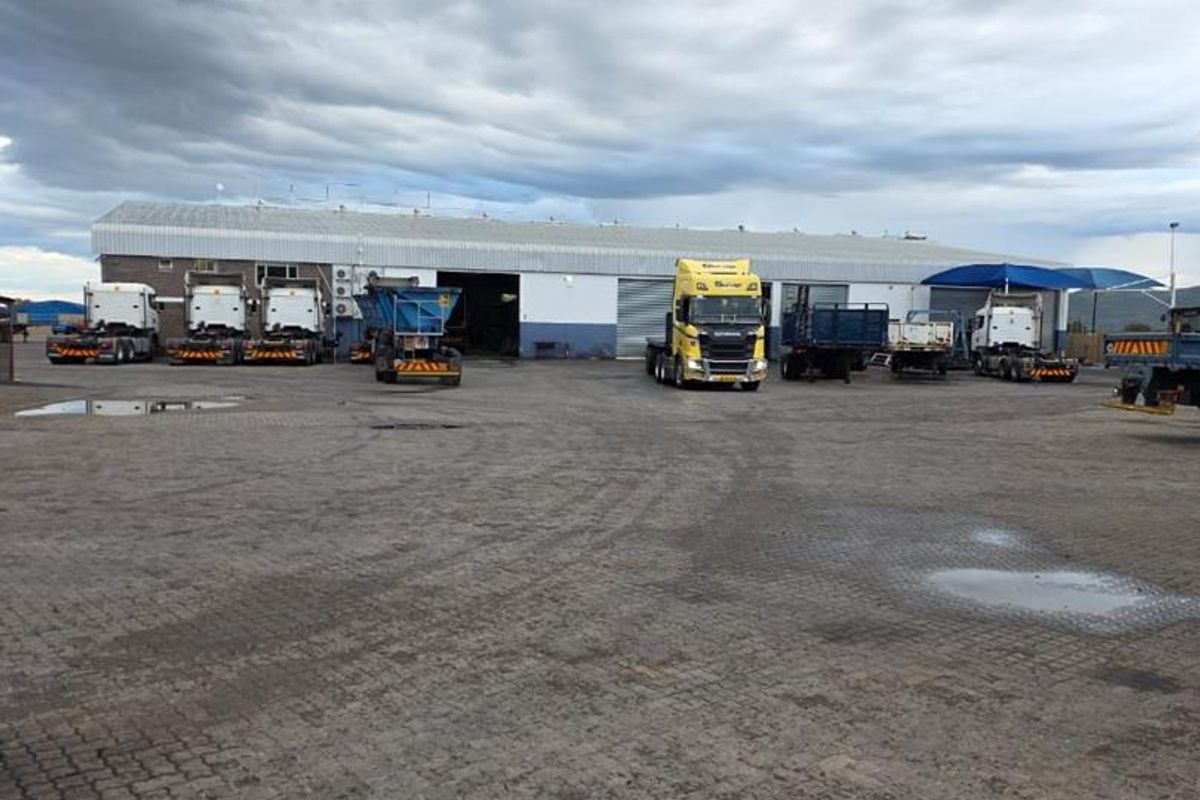 Industrial warehouse for sale in Brakwater - Photo 2