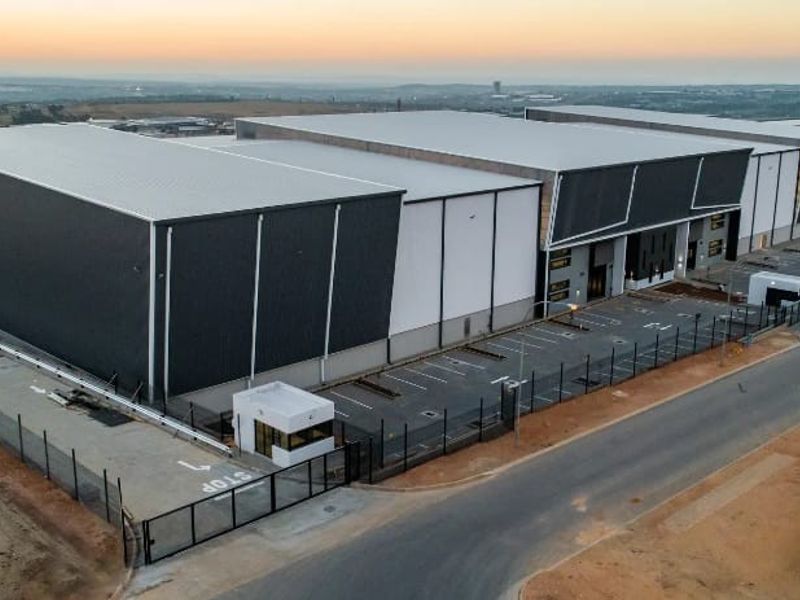 11 366m2 Lords View Warehouse To Let - Photo 5