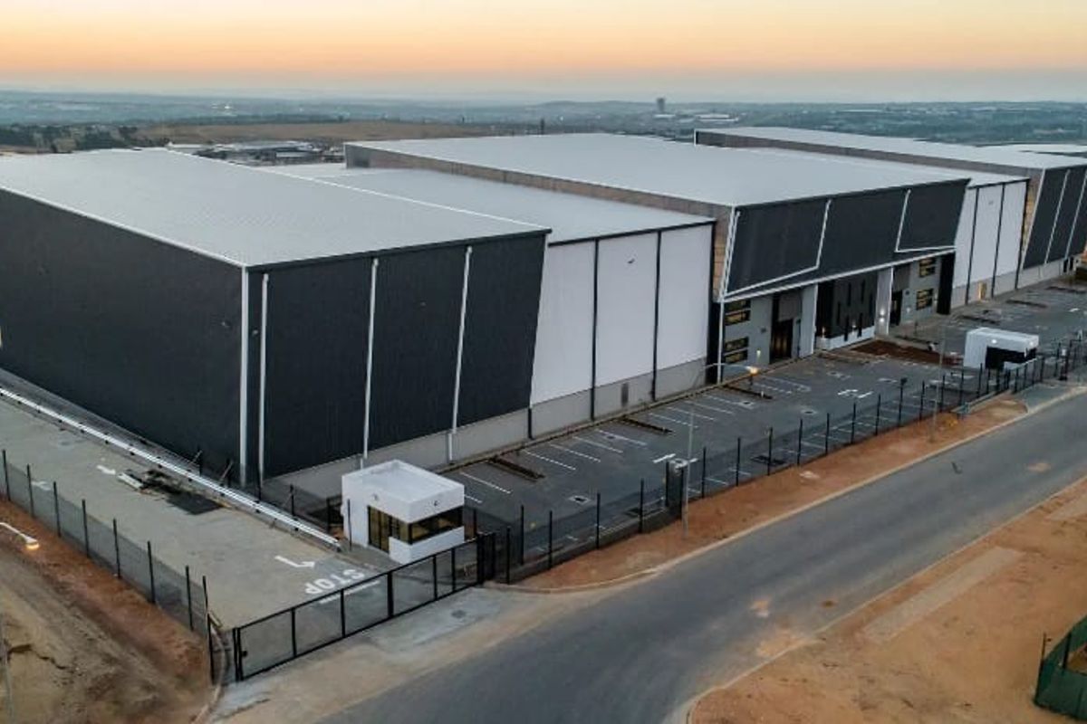 11 366m2 Lords View Warehouse To Let - Photo 5