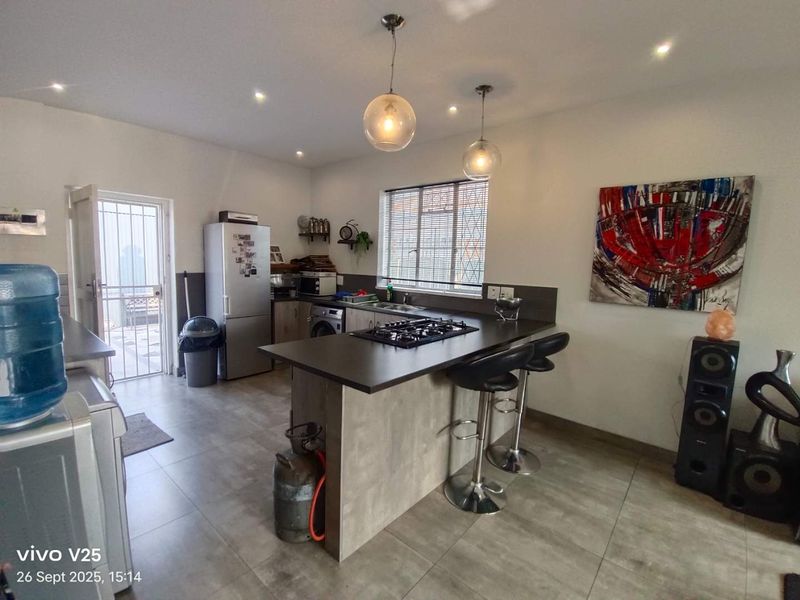 Ultra Modern Home with Flatlet for Sale - Photo 9