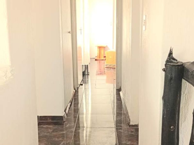 Spacious 3 Bedroom Apartment - Photo 8