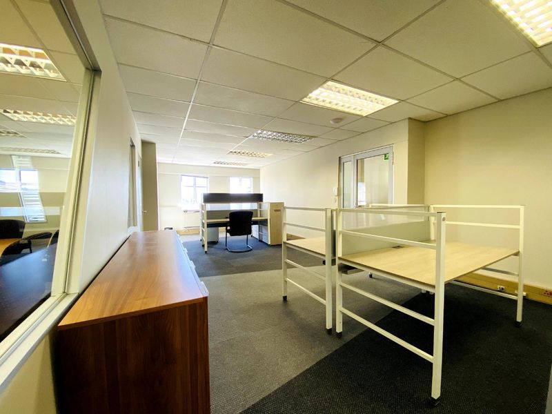 Professional Office Space in Fourways, Waterford Office Park – Semi-Furnished! - Photo 10