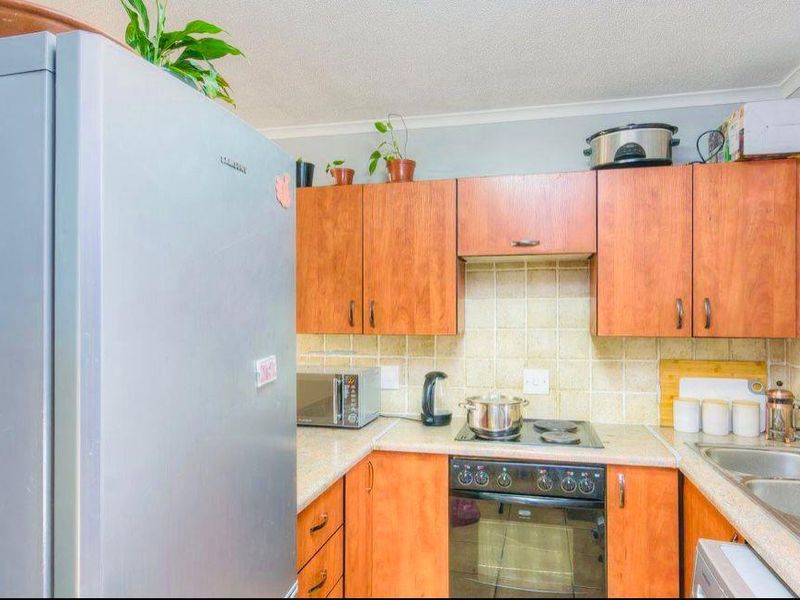 3 Bedroom ground floor apartment - Photo 8