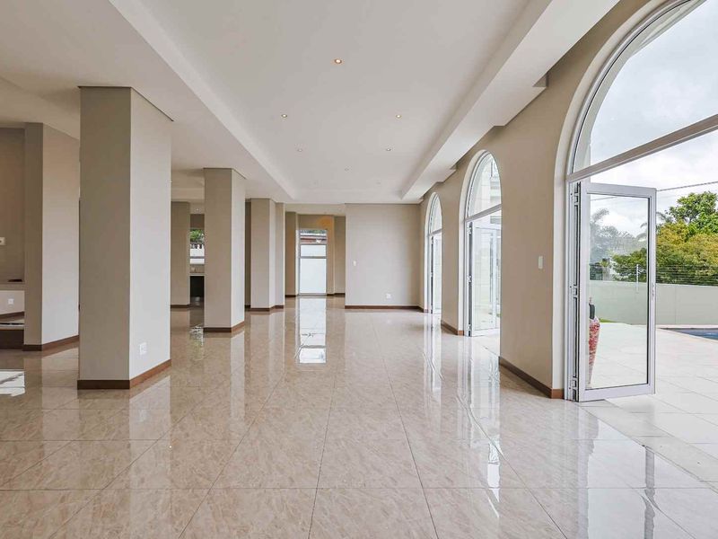 Awesome Property in Waterkloof Heights To Let - Photo 6