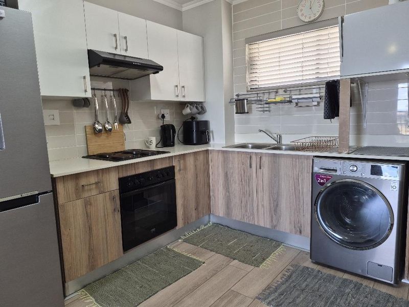 Stunning two-bedroom in Greenpark Lifestyle complex - Photo 8