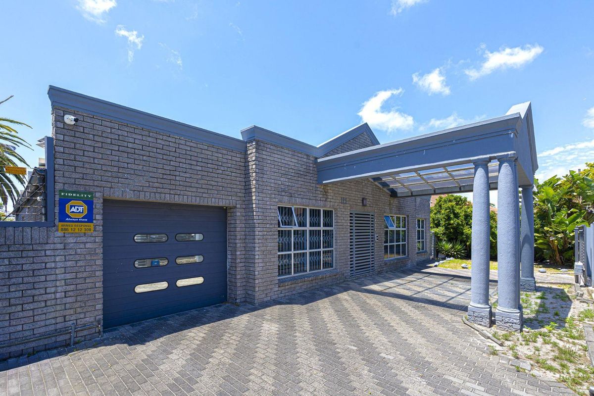 A Prestigious Rondebosch East Gem – Contemporary Elegance on a 620sqm Erf - Photo 2