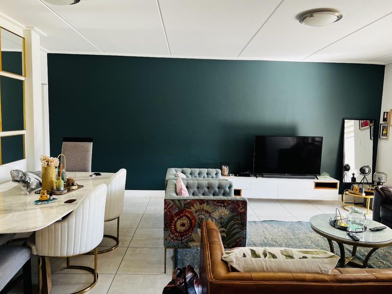 Elegant Fully Furnished 3-Bedroom Garden Unit - Photo 7