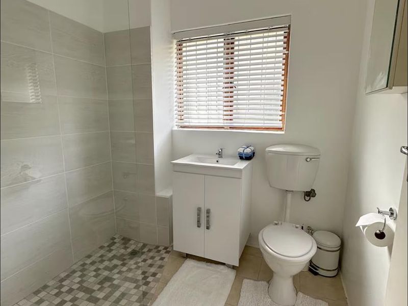 St. James Sunny 2 Bed Seaview Apartment - Photo 6