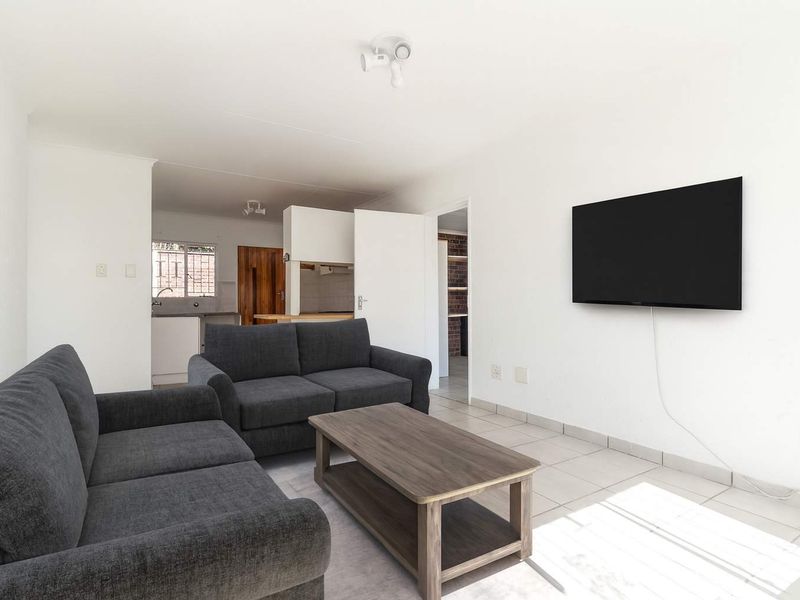 Light-Filled Lock-Up-and-Go Home in Sought-After Radiokop - Photo 5