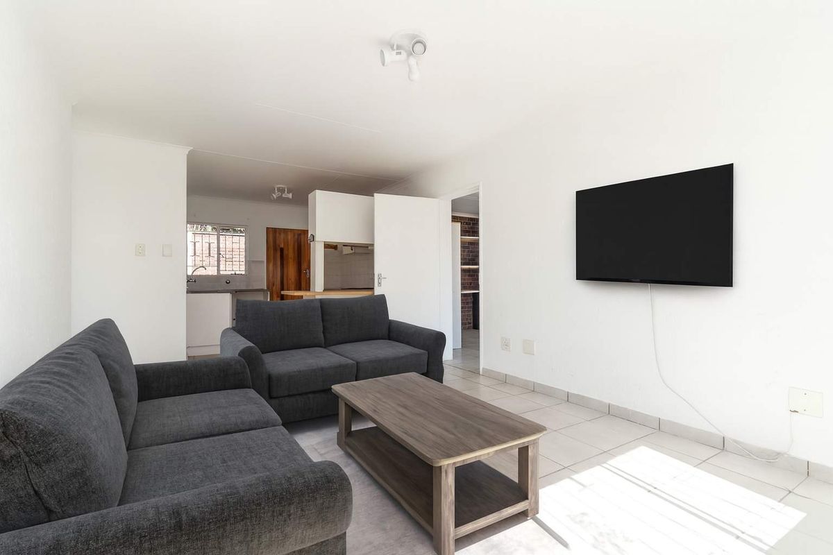 Light-Filled Lock-Up-and-Go Home in Sought-After Radiokop - Photo 5