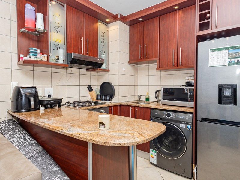 Welcome to Your Coastal Haven – A Warm and Inviting Ground Floor Apartment Just Moments from the Beach! - Photo 10