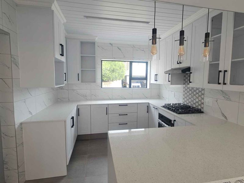 Modern Coastal Masterpiece with Breathtaking Views and Dual Entertainment Areas - Photo 7