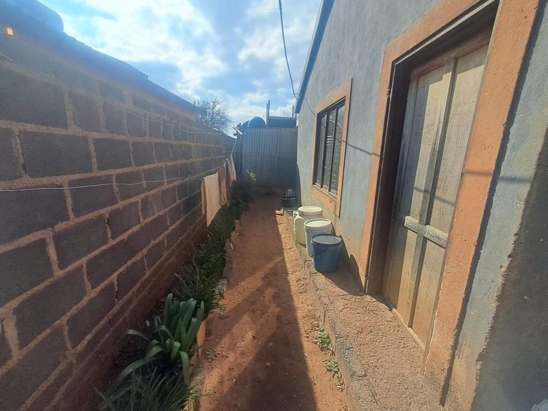 2 Bedroom House In Ivory Park Ext 2 - Photo 5