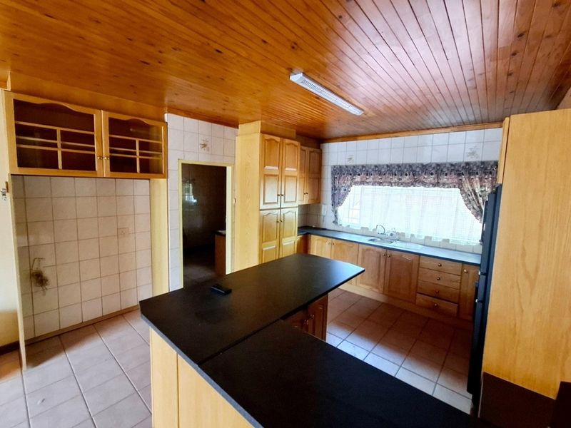 Spacious Family Home for Sale in Eastdene, well located. - Photo 10