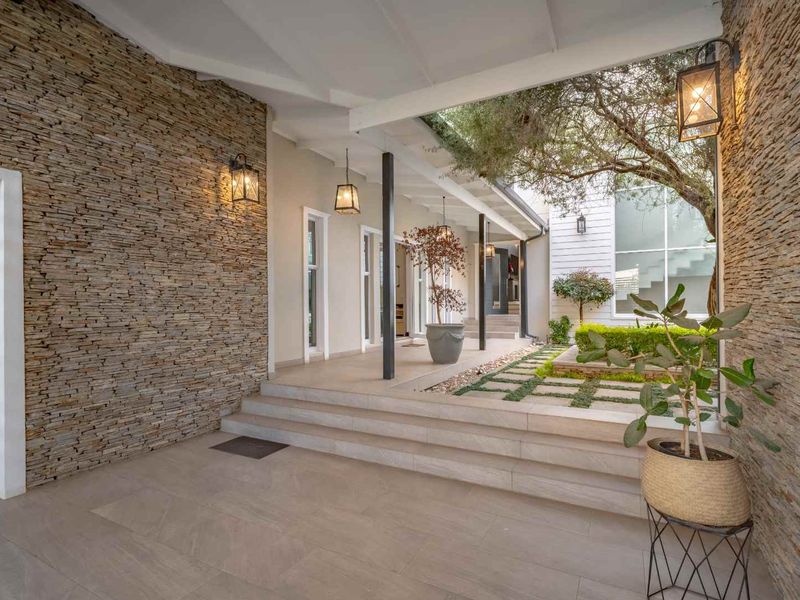 Luxury Greenbelt Home in Steyn City - Photo 9