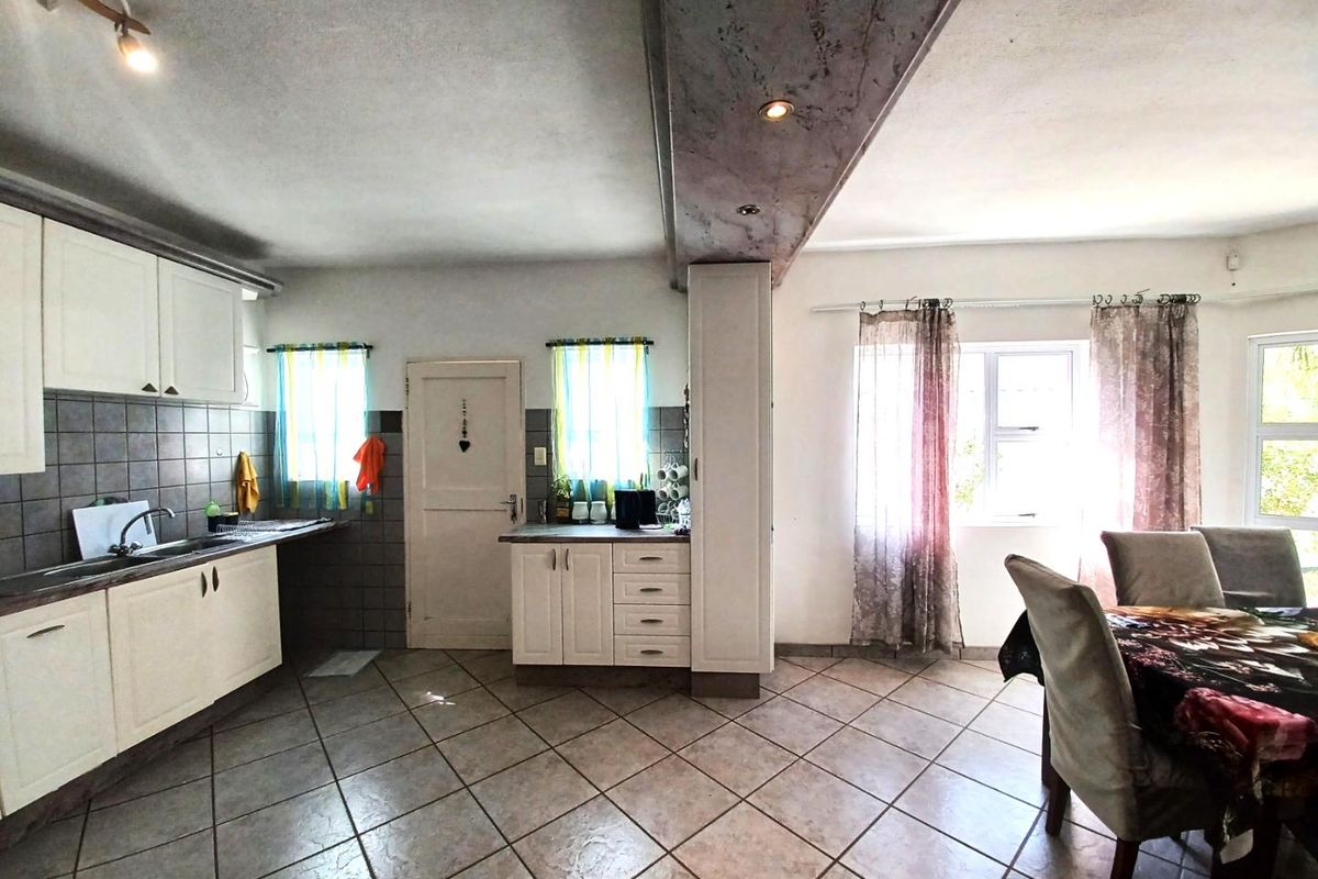 Kleine Kuppe - Spacious Double-Storey Home – N$ 2.7 Million (CC Registered) - Photo 4