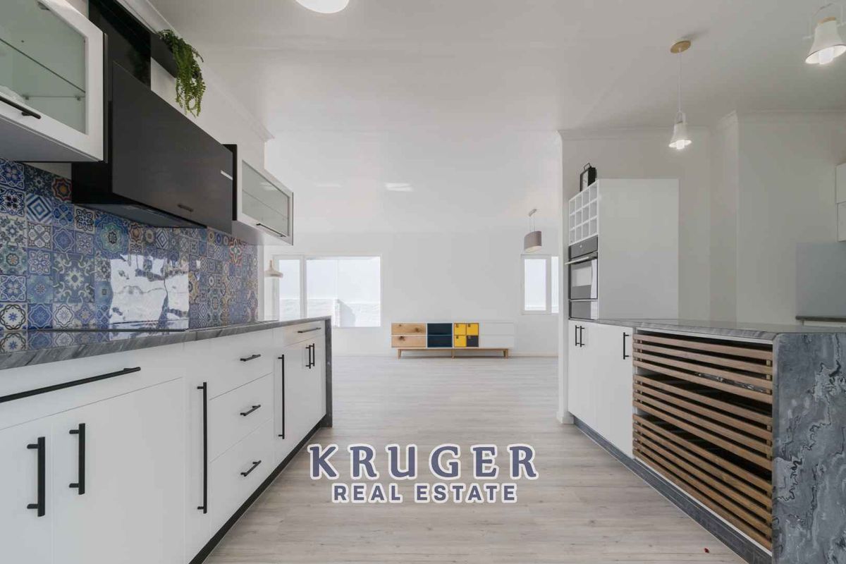 Immaculate Renovated Home with Separate flat - Photo 5