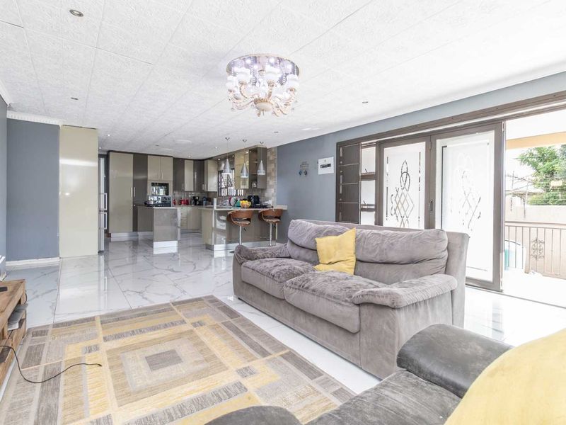 3 Bedroom House for Sale in  Cosmo City - Photo 8