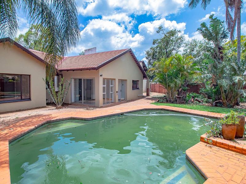 Large Family Home with Exceptional Amenities in Doornpoort - Photo 7