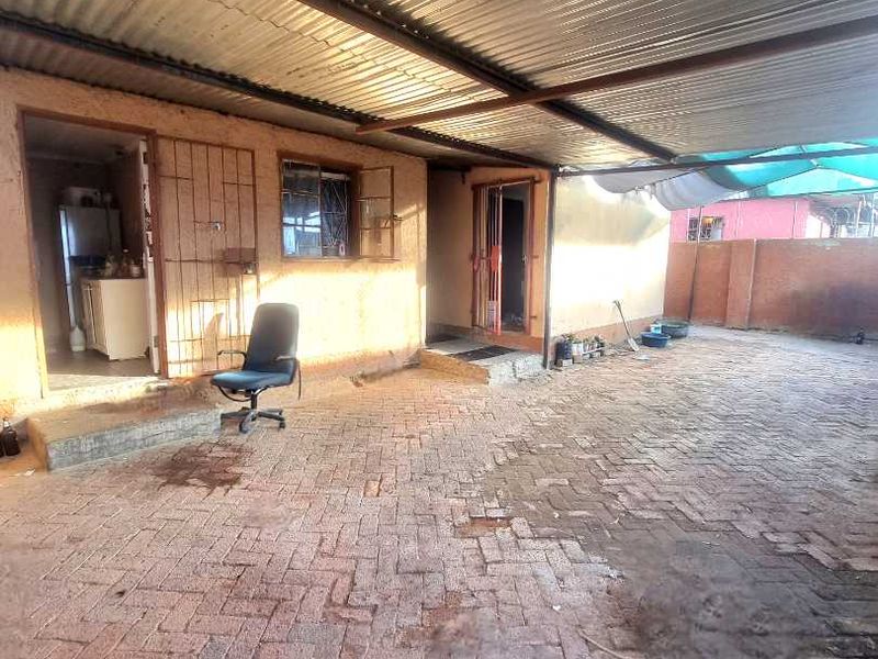 HOUSE FOR SALE IN KATUTURA CENTRAL - Photo 2