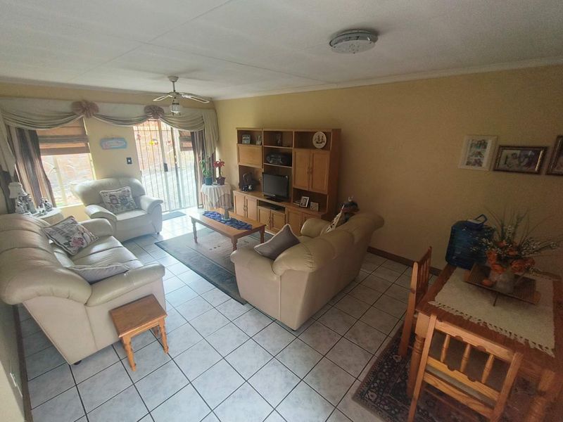 Elardia. 2 Bedroom Townhouse for sale - Photo 3