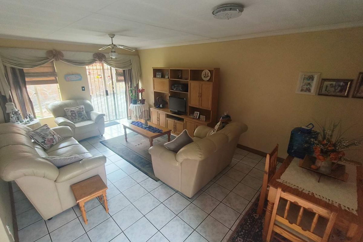 Elardia. 2 Bedroom Townhouse for sale - Photo 3