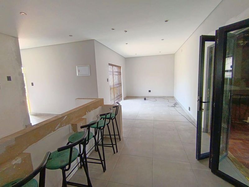 Prime Position Family Home & Modern Cottage - Photo 5