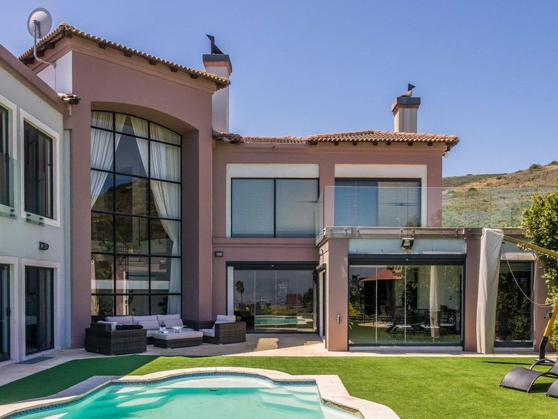 Discover the Ultimate in Exclusive Luxury and Privacy: Majestic Tuscan Mansion with Panoramic Views - Photo 2