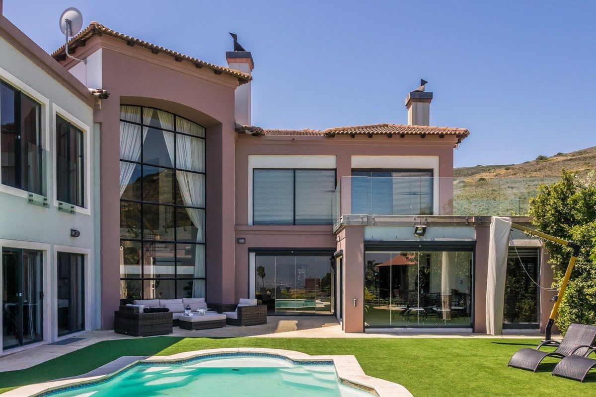 Discover the Ultimate in Exclusive Luxury and Privacy: Majestic Tuscan Mansion with Panoramic Views - Photo 2