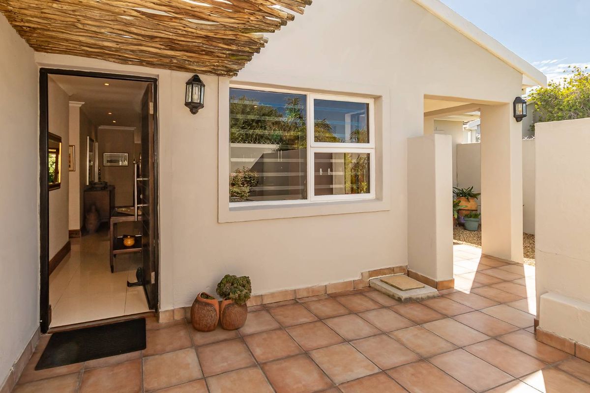 STUNNING HOME IN SOUGHT-AFTER KLEIN WASSENAAR - Photo 4