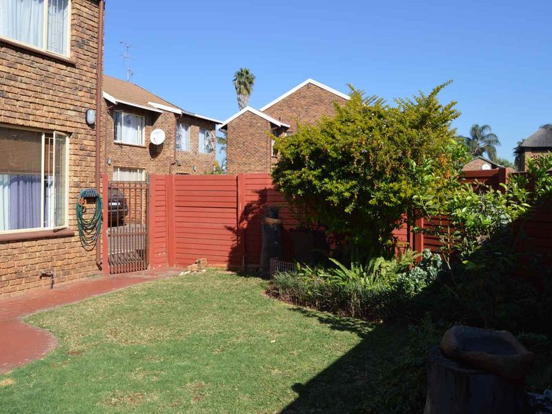 Cosy 2-bedroom townhouse on ground floor in Doornpoort - Photo 1