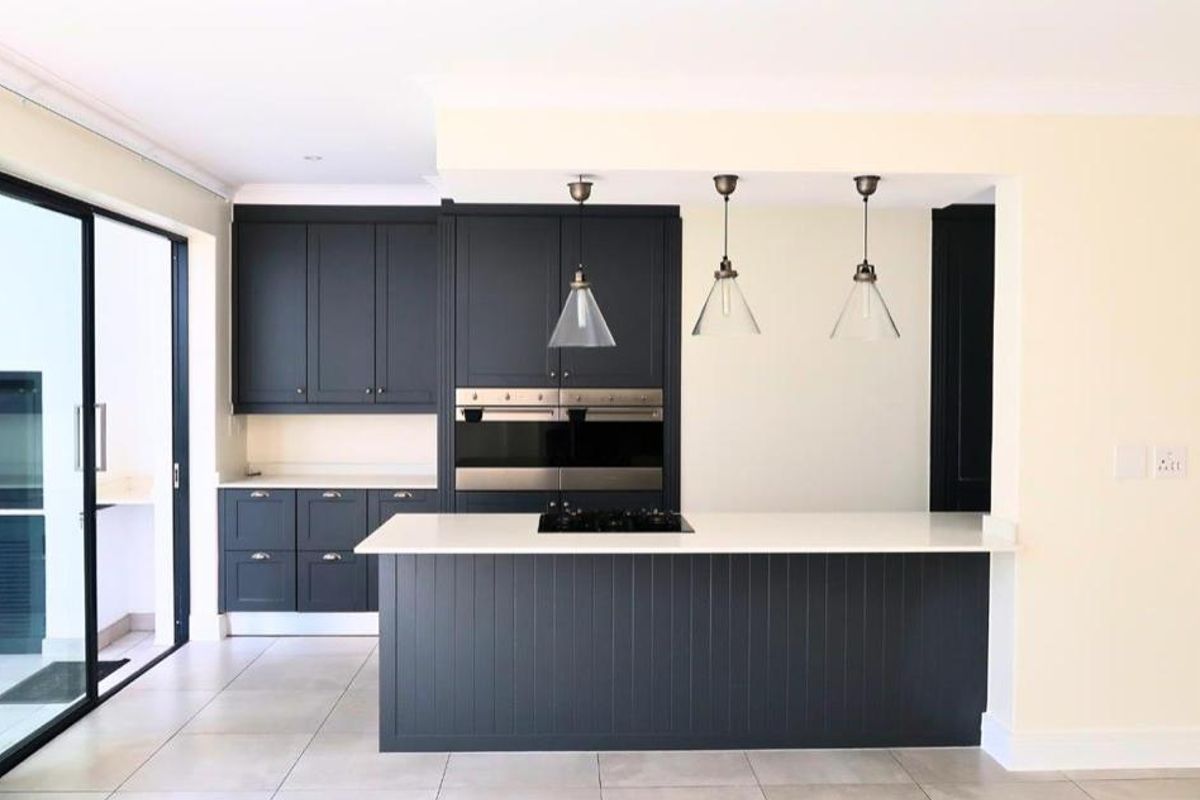 Hyde Park Château Villa ~ A Quiet Expression of Legacy - Photo 4