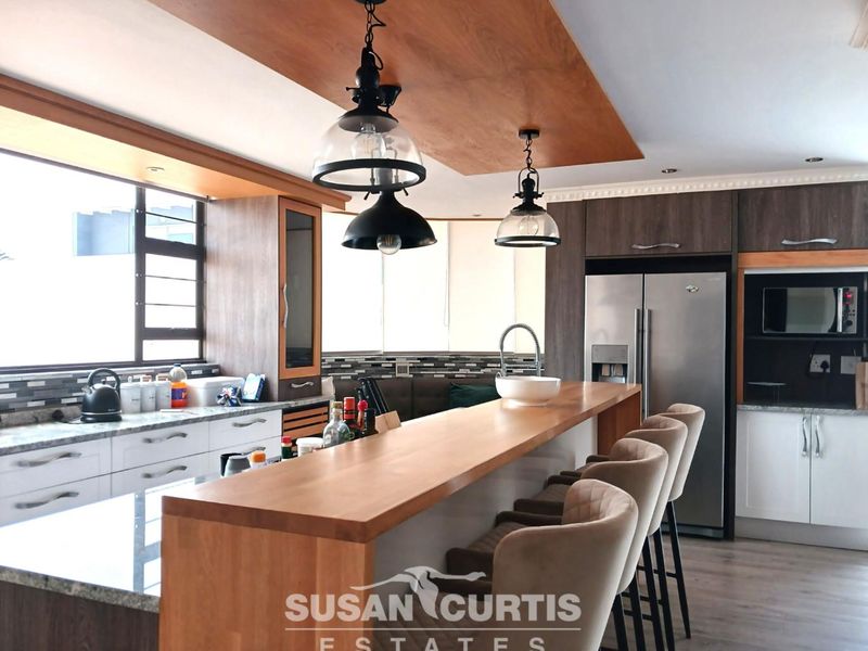 Luxury Double Storey Home - Photo 8