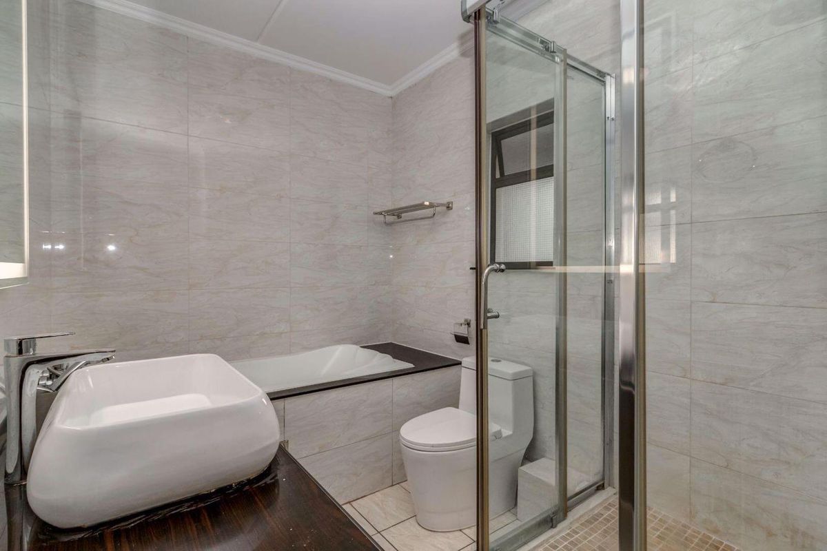 A Modern Ground Floor Unit - Photo 5