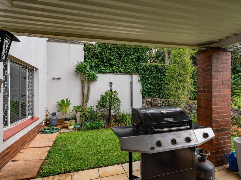 SPACIOUS DUPLEX LIVING IN SOUGHT-AFTER GILLITTS - Photo 4
