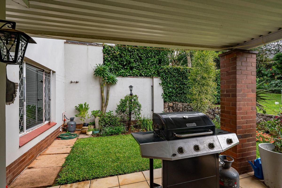 SPACIOUS DUPLEX LIVING IN SOUGHT-AFTER GILLITTS - Photo 4