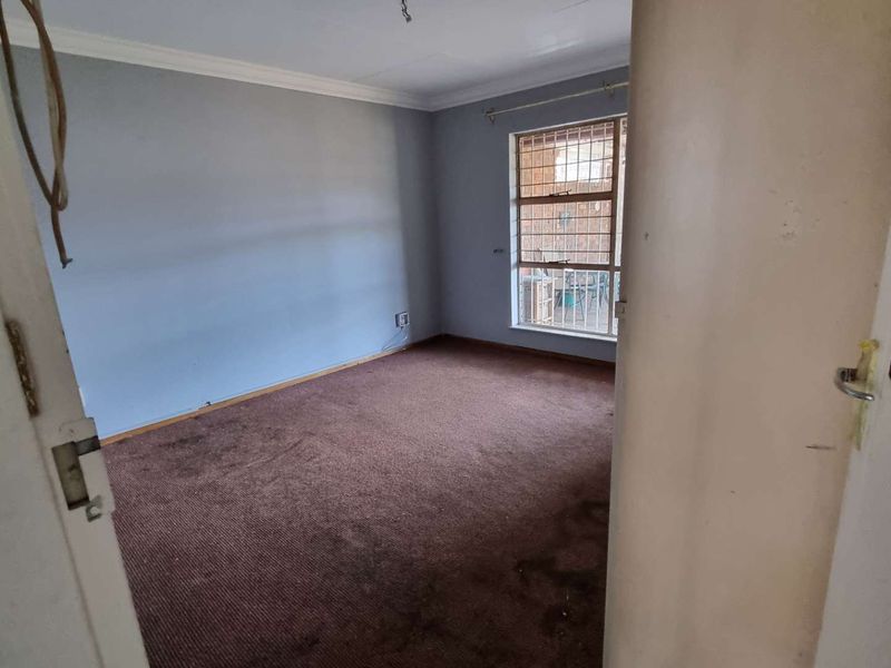 Facebrick Townhouse with Private Garden for Sale - Photo 8
