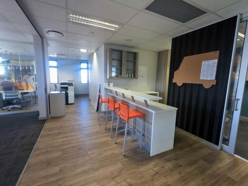 Turnkey 137m2 Plug-and-Play Office | Grosvenor Square, Century City - Photo 10