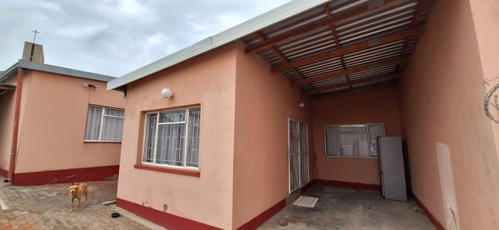 Property #2481297, House For Sale in Khomasdal