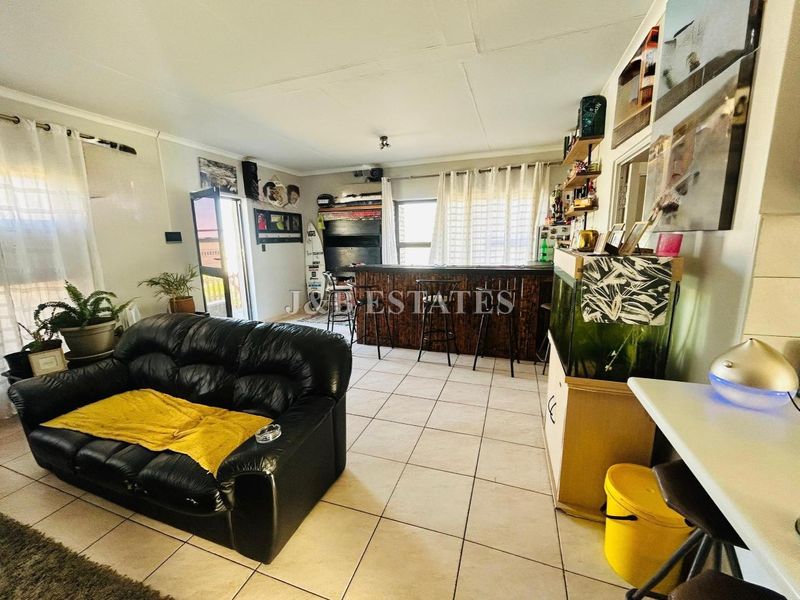 3-Bedroom Home With Flatlet On Large Erf - Photo 4