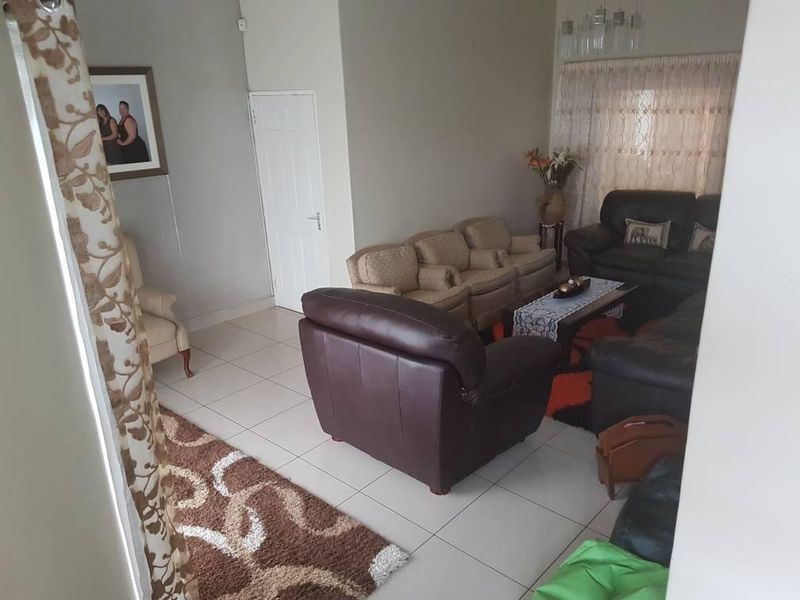 STUNNING DOUBLE-STOREY 4 BEDROOM HOUSE FOR SALE IN HOCHLAND PARK - Photo 10