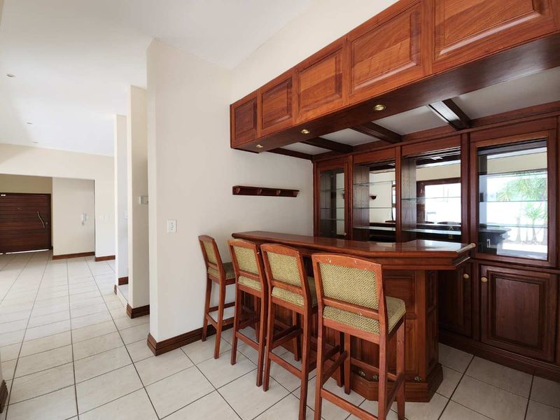 ✨ Welcome to a home that blends elegance, comfort, and entertainment in perfect harmony. - Photo 3