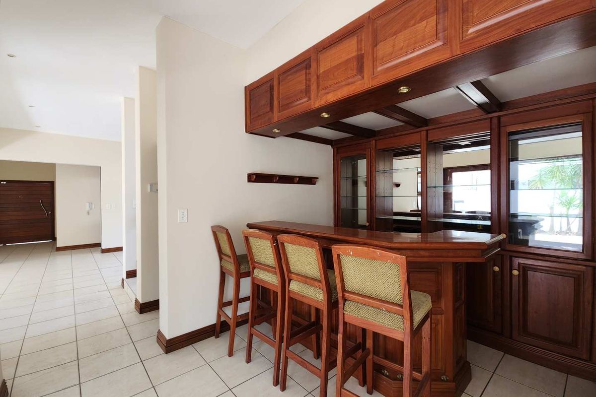 ✨ Welcome to a home that blends elegance, comfort, and entertainment in perfect harmony. - Photo 3