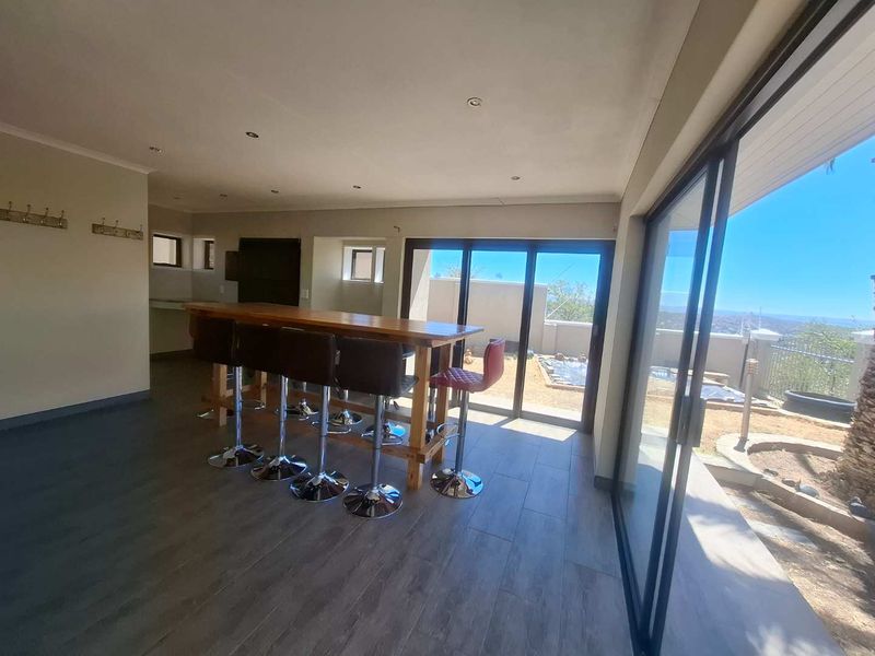 A Stately Home with Breathtaking Views - Photo 8