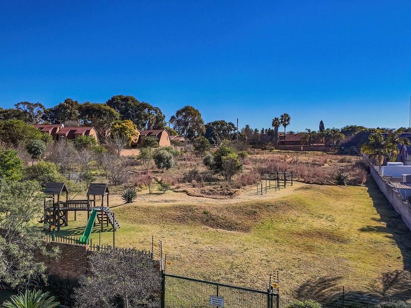Beautifully Appointed 3-Bedroom Townhouse in Barn Lodge, Boskruin - Photo 4