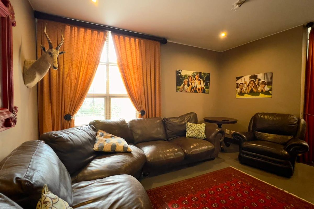 Full title Town house in Midstream Estate - Photo 5