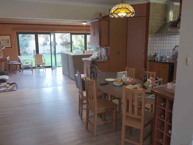 Beautiful Home for a large Family - Photo 8