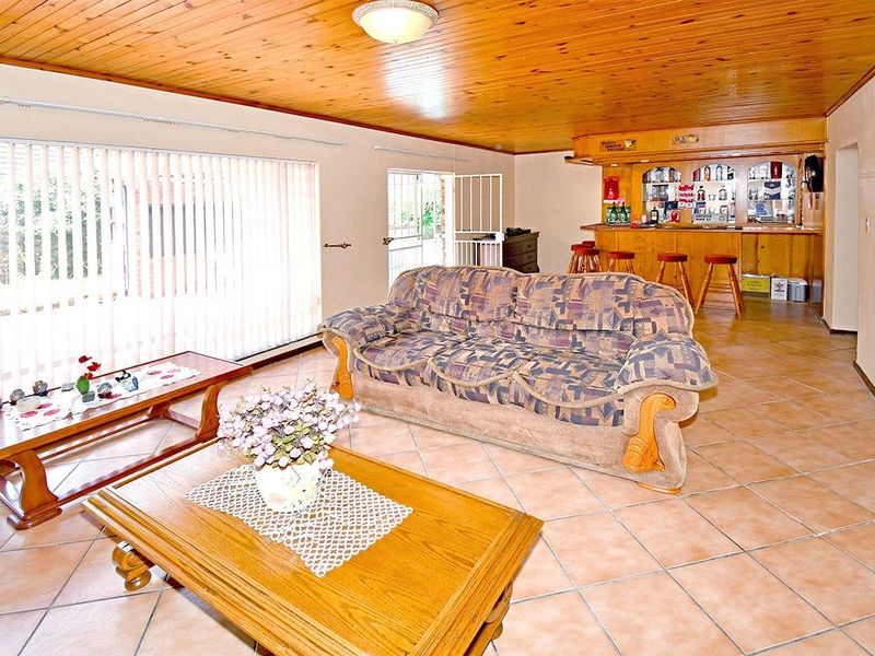 Family Home with Granny Flat - Photo 4