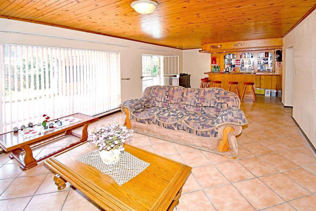 Family Home with Granny Flat - Photo 4